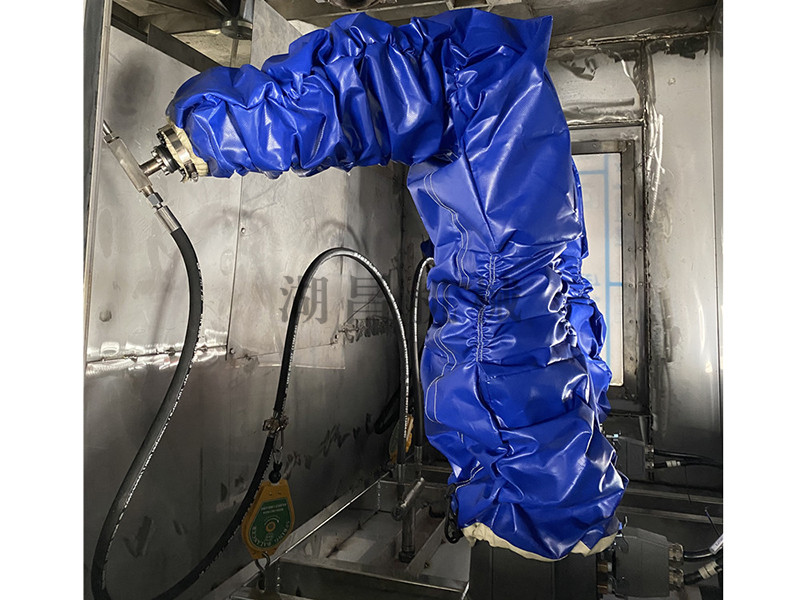 穿防护服机器人